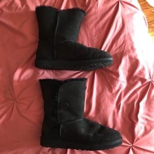 UGG Bailey Button black size 10 like new
